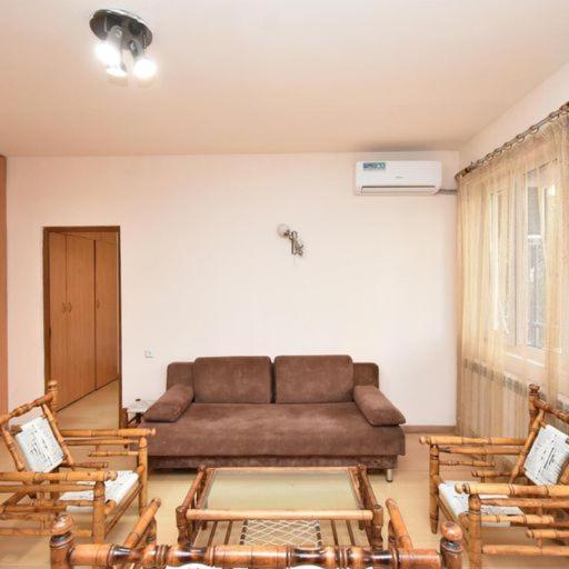 Rent Inn Yerevan On Sakharov Square Exterior photo