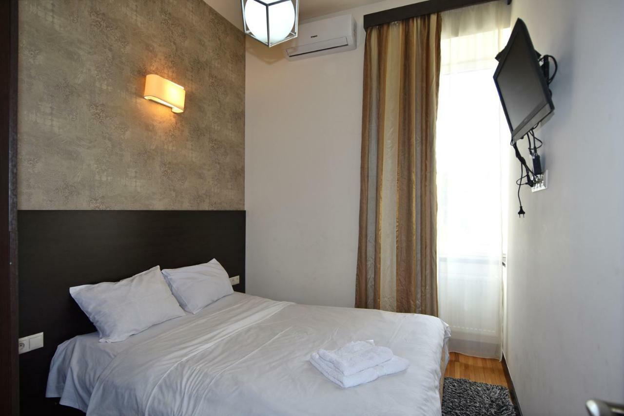 Rent Inn Yerevan On Sakharov Square Exterior photo